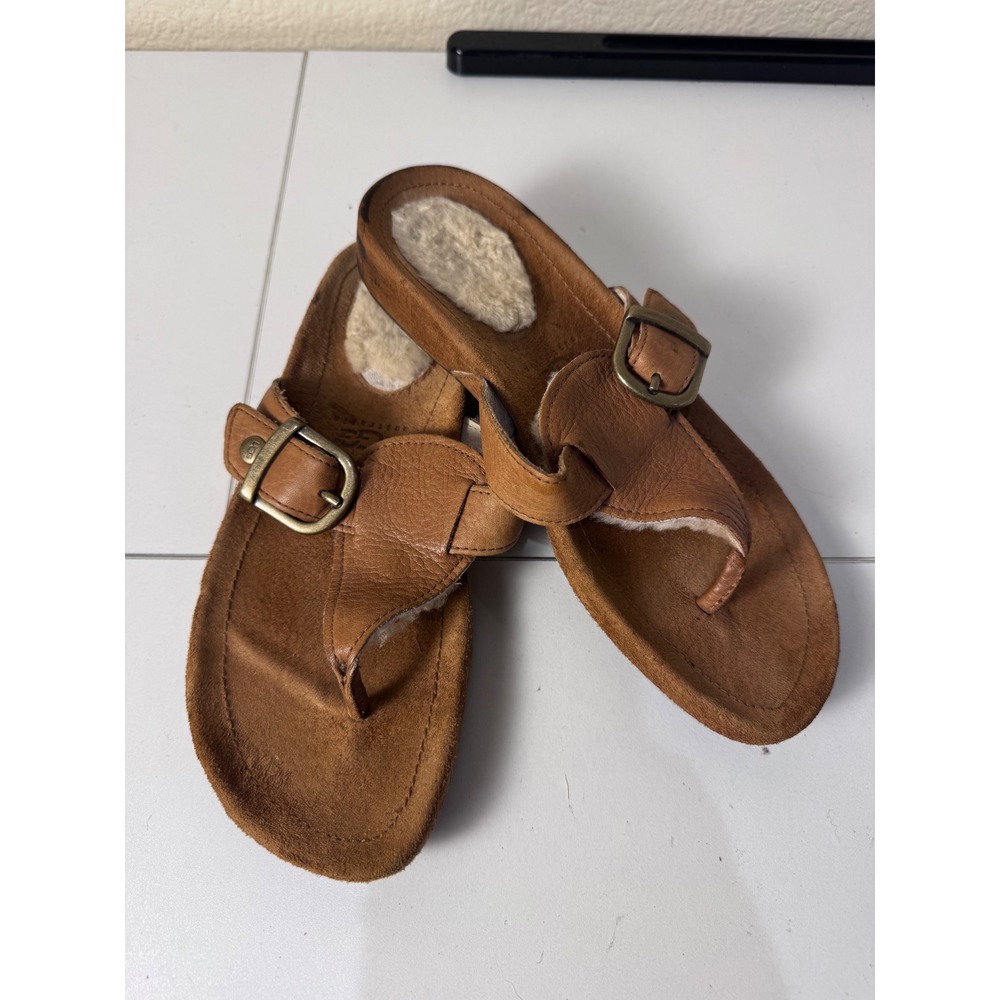 UGG Australia Leather Thong Sandals Women Size 6 Brown Shearling Lined Boho‎